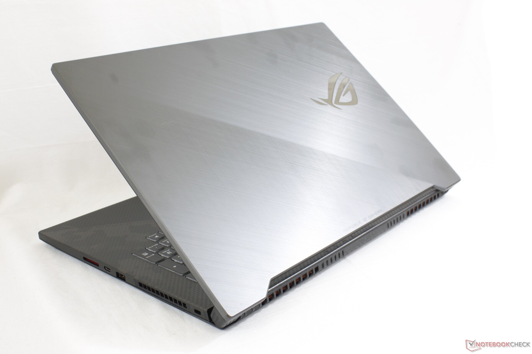 Msi Ge75 Raider Vs Asus Strix Scar Ii Gl704gw Asus Has The Cpu Performance Advantage Notebookcheck Net News