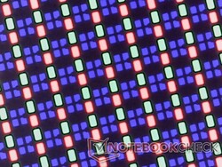 Crisp RGB subpixel array with no graininess issues