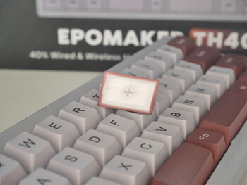 The dye-sublimation printing on the Epomaker TH40's keycaps appears to be fairly deep, and the keycaps are nice and thick, at ~2 mm wall thickness. (Image source: Julian van der Merwe / Notebookcheck)