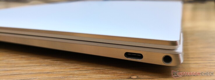 Right: USB Type-C w/ DisplayPort + Thunderbolt 3, 3.5 mm combo audio