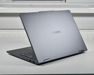 Careful with the affordable variant: Convertible laptop Lenovo IdeaPad 5 2-in-1 shows risks of cheaper configurations (pictured: Lenovo IdeaPad 5 2-in-1 14AKP10, image source: Benjamin Herzig/Notebookcheck)