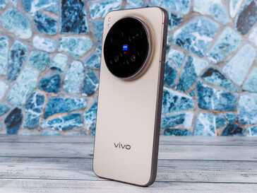 The best smartphone of 2025 in terms of camera comes from Vivo. (Image source: Daniel Schmidt)