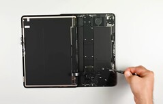 The iPad Pro could be easy to repair, but it's anything but simple to remove the screen (Image source: iFixit)