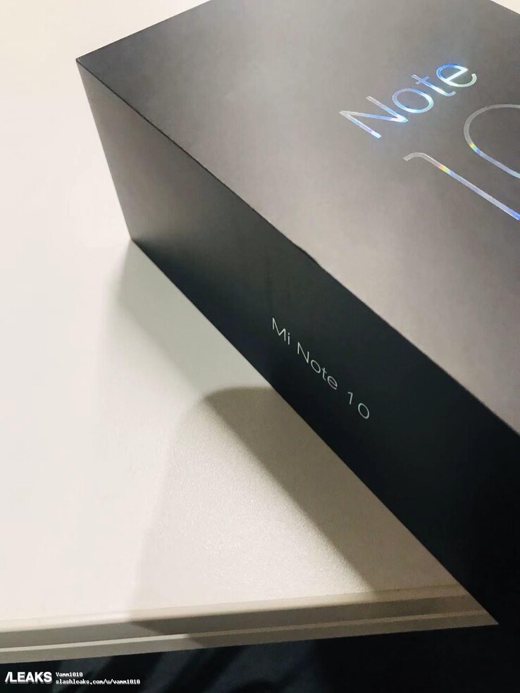 Alleged Xiaomi Mi Note 10 box. (Image source: SlashLeaks)