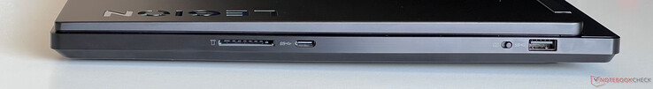 Right: SD card reader USB-C 3.2 Gen.1 (5 GBit/s, DisplayPort ALT mode 1.4, Power Delivery), webcam eShutter, USB-A 3.2 Gen.1 (5 GBit/s)