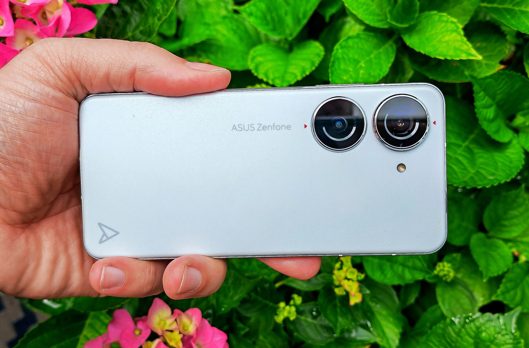 Asus Zenfone 10 review: Design, build quality, handling