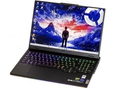 The RTX 4080-equipped Lenovo Legion Pro 7i Gen 9 gaming laptop has been reduced by 35% (Image source: Sascha Mölck)