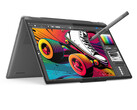 The Lenovo Yoga 7i 14 Gen 9 weighs 1.99 kg (4.39 lbs). (Source: Lenovo)