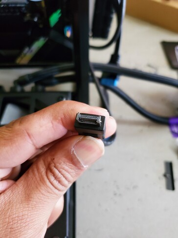 The 20-pin front case USB-C cord couldn't find a home on our mobo. (Image: Notebookcheck)