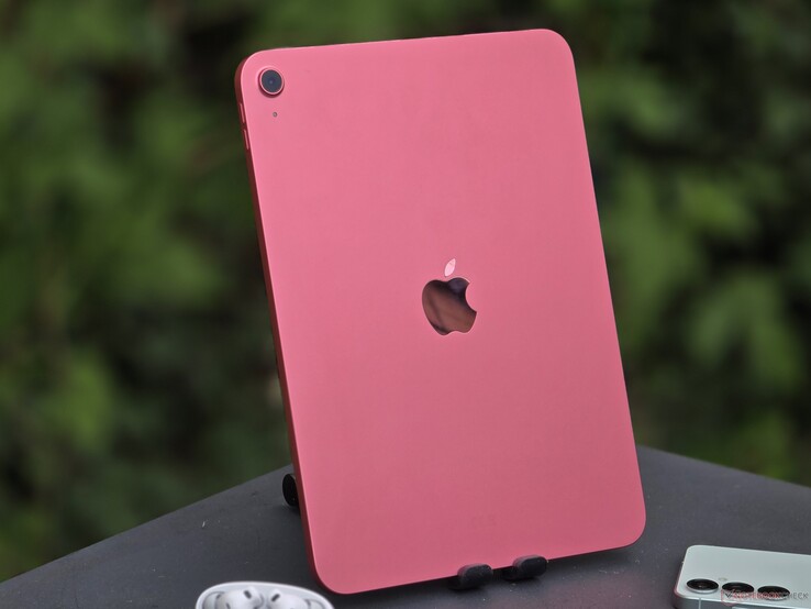 Apple iPad 11 A16 2025 tablet review (image source: Marcus Herbrich)