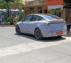 A camouflaged Tesla Model Y spotted in India ahead of launch (Image source: shameelck on Reddit)