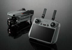 The DJI Air 3 and RC-2 remote controller. (Image source: @rquandt &amp; WinFuture)