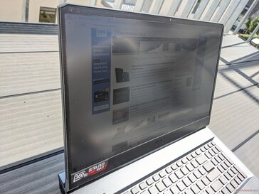 MSI GE76 Raider 11UH - Outdoor use