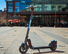 The Gotrax Apex XL electric scooter has a 250 W motor that delivers a top speed of 15.5 mph (25 kph) (Image source: Gotrax)