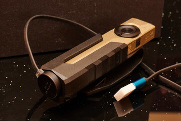 ... as well as on the holster. (Image source: Andreas Sebayang/Notebookcheck.com)