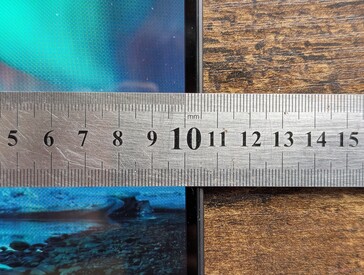 Narrow side bezels