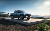 The new BYD Shark plug-in hybrid pickup combines a 2.5-ton towing capacity with the comfort of a modern SUV.