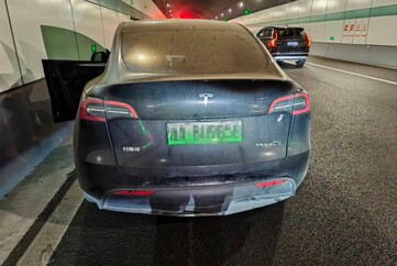 Tesla Model Y damage. (Image source: @Tslachan)