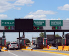 Tesla's dedicated lane crossing on the Mexican side (image: Corporation for the Development of the Border Zone of Nuevo León/Bloomberg)
