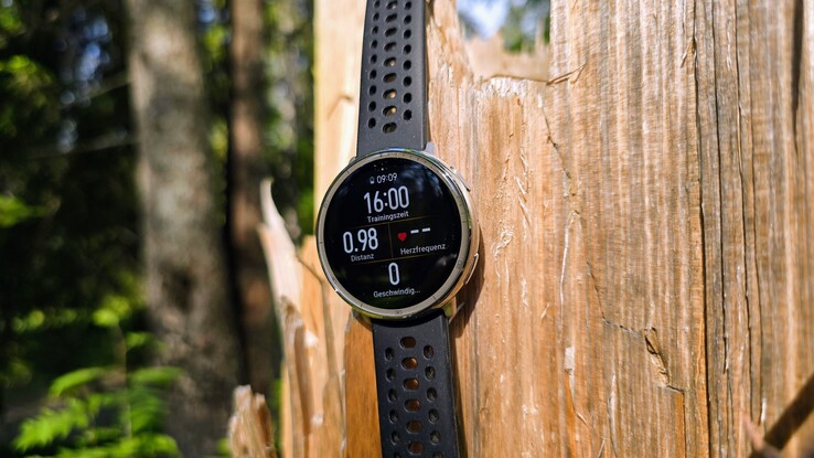 The Active 2 impressed in our review with its strong price-performance ratio. (Image source: Benedikt Winkel, Notebookcheck)