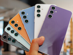 All the color versions of the Galaxy S23 FE (photo: Daniel Schmidt)