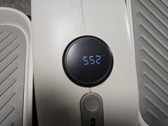 The display is battery-powered and cycles through the metrics automatically