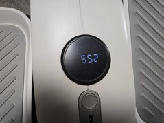 The display is battery-powered and cycles through the metrics automatically