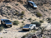 Cybertrucks doing steep climbs and descents (image: Antonio Torres/YT)