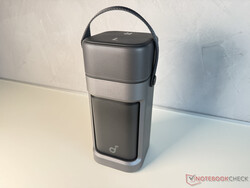 Compact, lightweight and with carrying handle