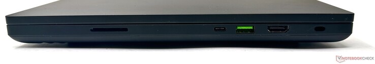 Right: UHS-II SD card reader, Thunderbolt 4, USB 3.2 Gen2 Type-A, HDMI 2.1-out, Kensington lock