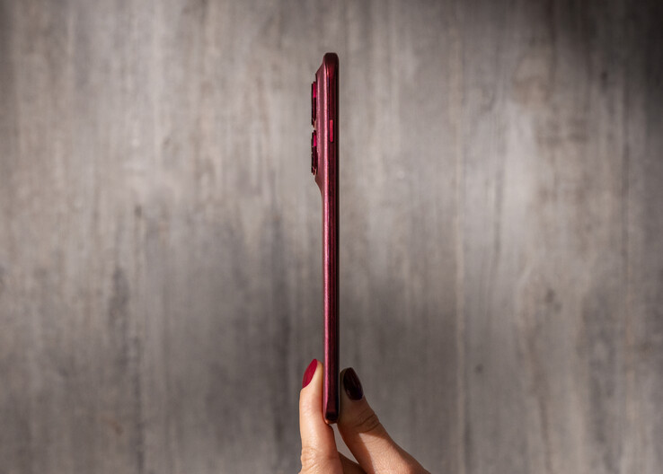 The Edge 70 Pro is under 7.4 mm thick.