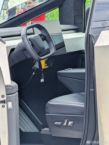 The seat controls in the Cybertruck follow the same design language as the exterior of the vehicle. (Image source: Cybertruck Owners Club)