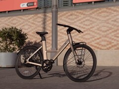 The Hyundai eXXite Next e-bike will be offered to customers instead of a courtesy car. (Image source: Hyundai)