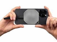 The new Datamag 40Gbps SSD has built-in magnets that allow it to snap to MagSafe-enabled iPhones for recording on the go. (Image source: MSI)