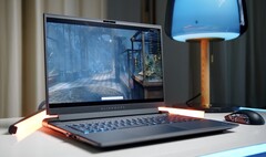 The Alienware m18 R2 is a huge but powerful RTX 4080 and Core i9-equipped gaming laptop (Image source: Alex Wätzel)