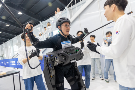 The paraplegic pilot of team KAIST, Seunghwan Kim, sharing a heartfelt celebration with his team after completing a difficult course (Image Source : KAIST)