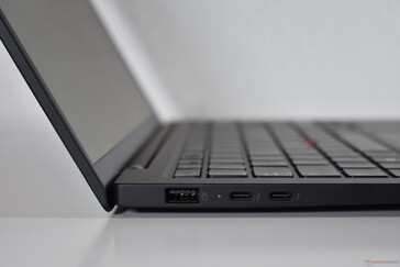 Lenovo ThinkPad X1 Carbon Gen 13 laptop side shot (Image source: Benjamin Herzig)