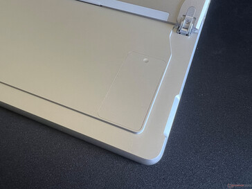 SSD cover with a magnetic fastening