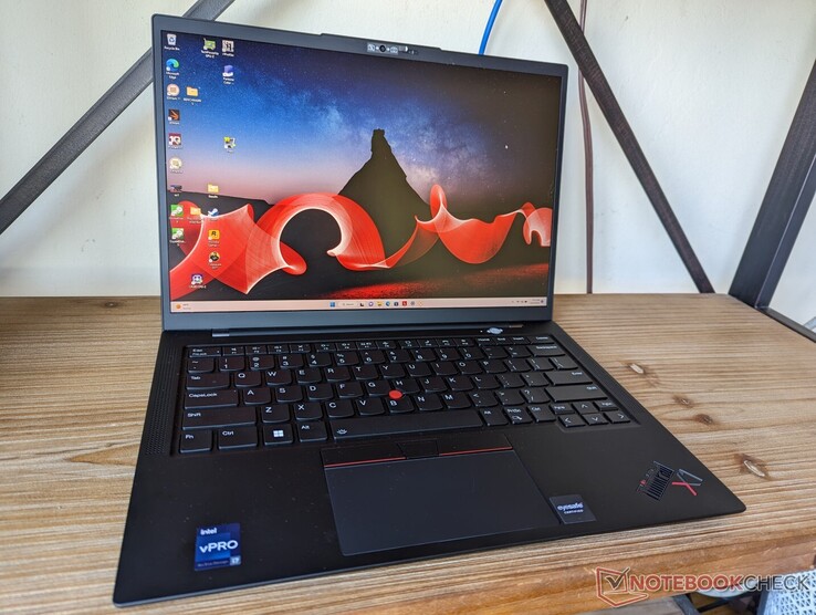 Core i7-1265U vs. Core i5-1250P: Lenovo ThinkPad X1 Carbon Gen 10 laptop  review  Reviews