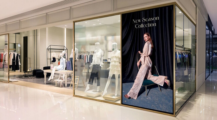 The monitor is suitable for retail advertising. (Image source: Samsung)