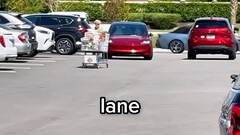 Tesla in ASS mode navigates Costco traffic (Image source: KyleKruegerr/IG)