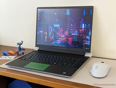 Alienware x16 R2 gaming laptop seen on desktop (Image source: Allen Ngo)