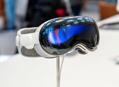 Apple is expected to release the follow-up to the Vision Pro by year end. (Image source: Roméo A.)