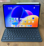 The stylus automatically connects to the top of the tablet