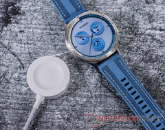Huawei sells the Watch GT 5 in two sizes and multiple finishes. (Image source: Notebookcheck)