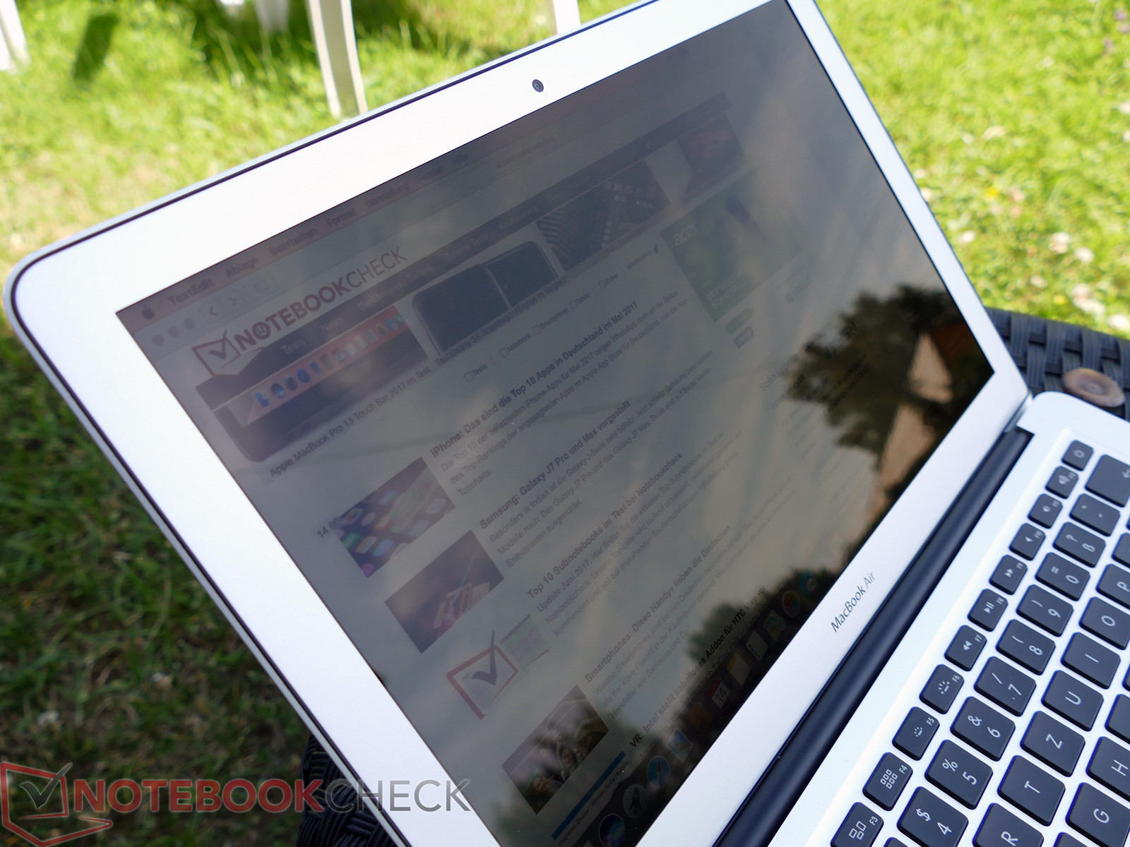 Apple MacBook Air 13 2017 Laptop (1.8 GHz) Review - NotebookCheck 