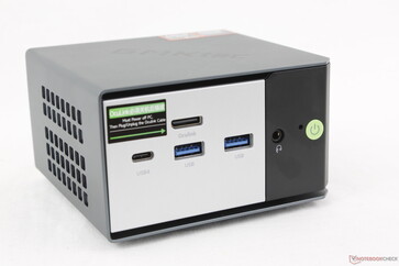 Front of the mini PC. (Image source: Allen Ngo of Notebookcheck)