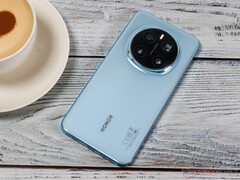 No Honor Magic7 series smartphone dropped below 6.7-inches in display size, Magic7 Pro pictured. (Image source: Notebookcheck)