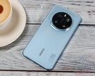 No Honor Magic7 series smartphone dropped below 6.7-inches in display size, Magic7 Pro pictured. (Image source: Notebookcheck)