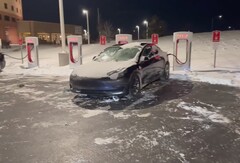 As expected, charging the Tesla Model 3 at -14 degrees takes quite a bit longer than usual (Image: Out of Specs Reviews)